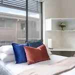 Bright Studio Steps From Westmead Hospital